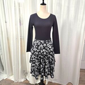 2/$30 LuLaRoe Black and White Fit & Flare Midi Dress Size S Tiered Star Print‎